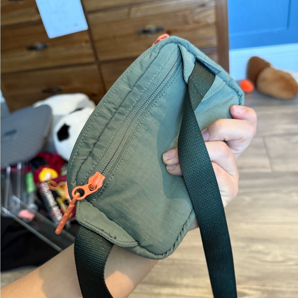 lululemon athletica Olive Belt Bag - Picture 3 of 3